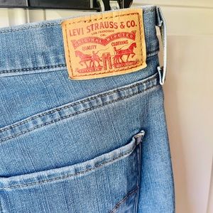 NEW w/o Tags Levi’s 311 Shaping Skinny Jeans Sz 28